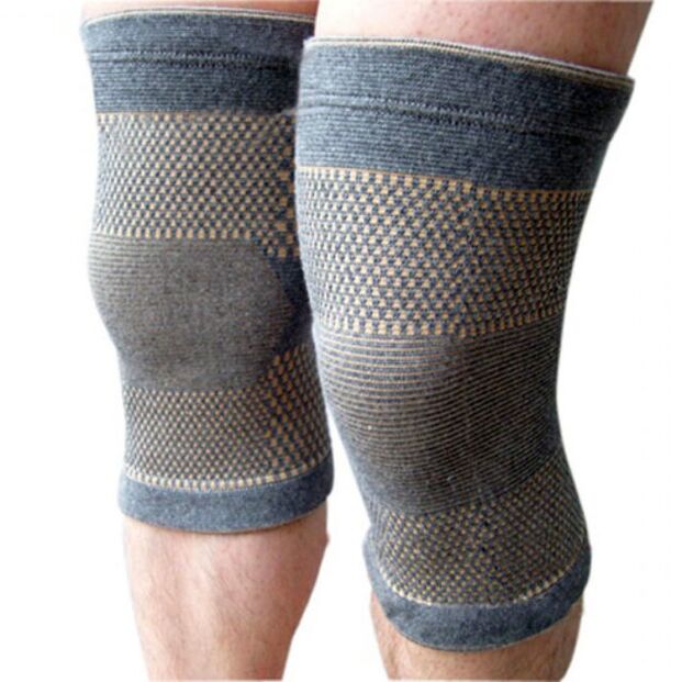 Në fazën fillestare të artrozës së nyjës së gjurit, rekomandohet të vishni një fashë fiksuese